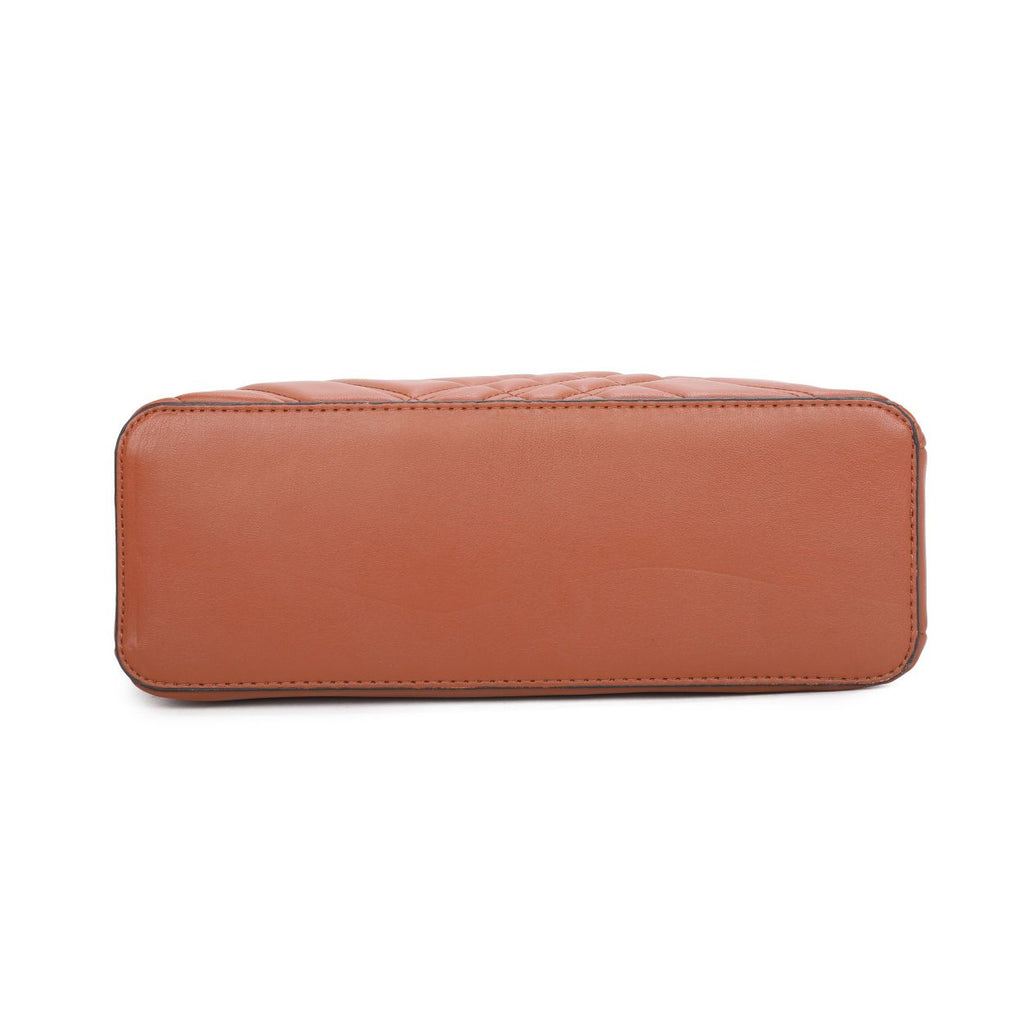 Elegant Quilted Handbag – A Perfect Blend of Style & Function.