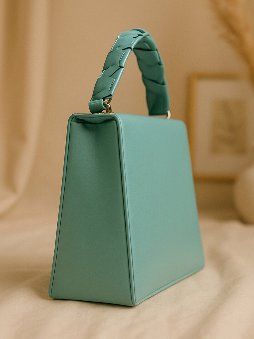 Trendy Light Green Leather Handbag for Women - Elegant & Modern Design