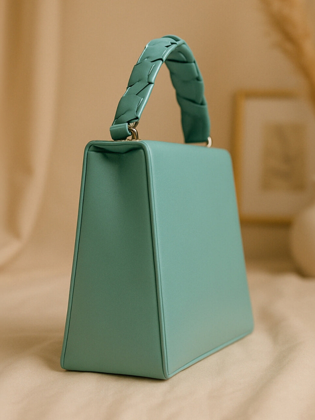 Trendy Light Green Leather Handbag for Women - Elegant & Modern Design